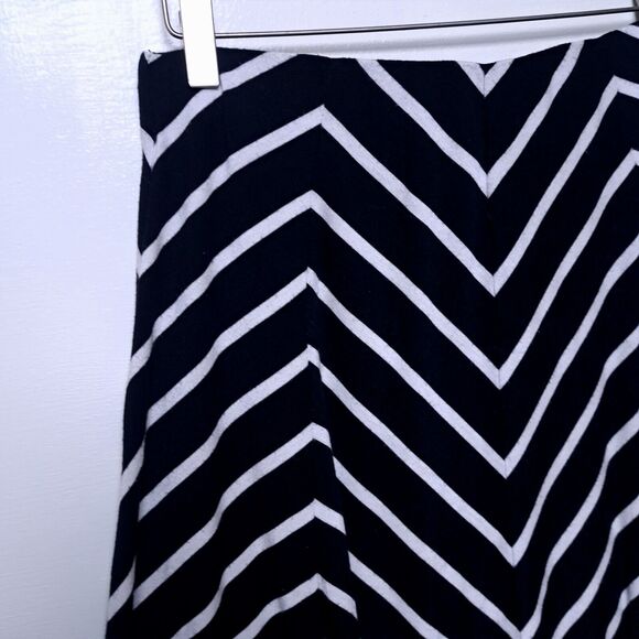 Max Studio Black White Chevron Stripe Skirt Knee Length Pull On Women's Medium - Picture 2 of 7